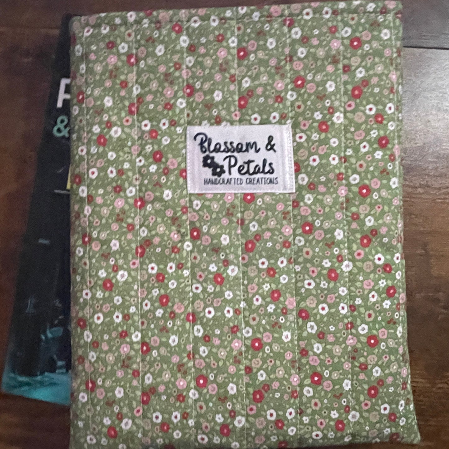 Green Floral Book Sleeve – Handmade Quilted Padded Book Protector