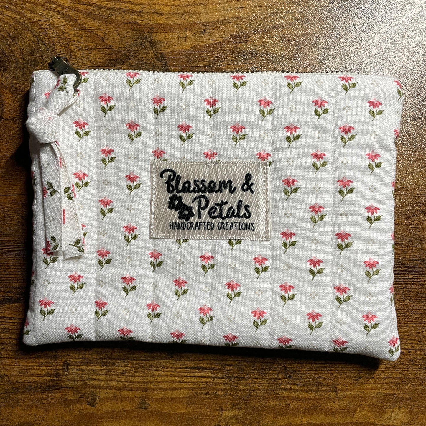 Handmade Quilted Floral Zipper Pouch – Cotton Makeup Bag & Coin Purse